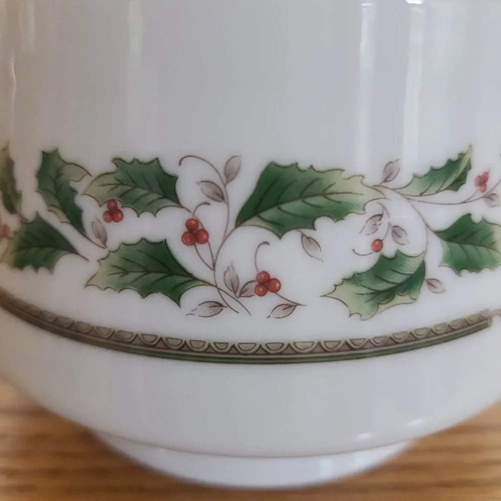 Vintage Royal Limited Holly Holiday China Christmas Sugar Bowl With Lid
